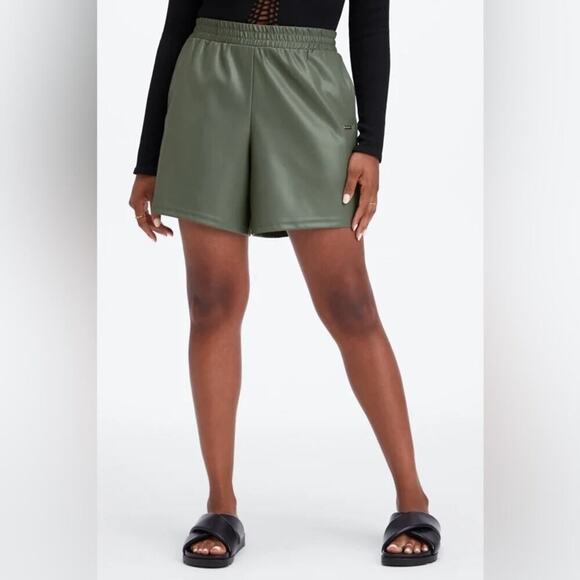 Fabletics Vegan Leather High-Waisted Short Size Large - Picture 1 of 9
